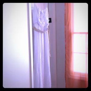 Beautiful dress with removable belt BNWT